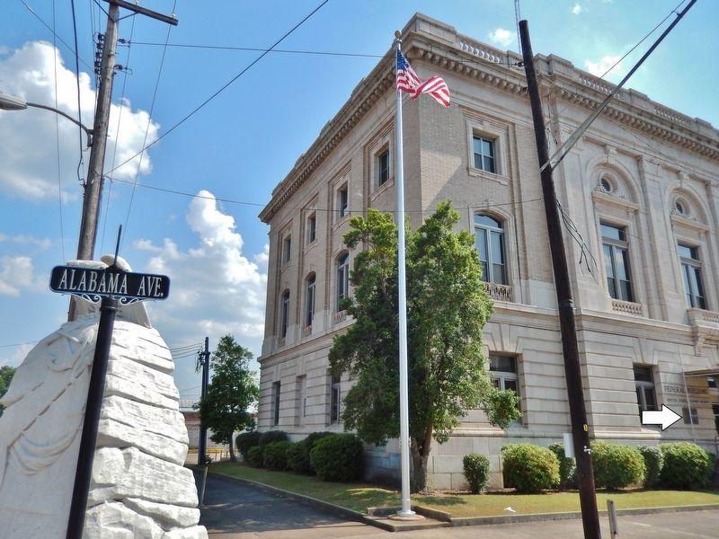 1909 Federal Building and U.S. Court House (<i>northeast corner view; marker visible far right</i>) image. Click for full size.