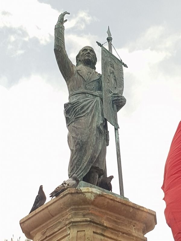 Miguel Hidalgo atop the monument image. Click for full size.