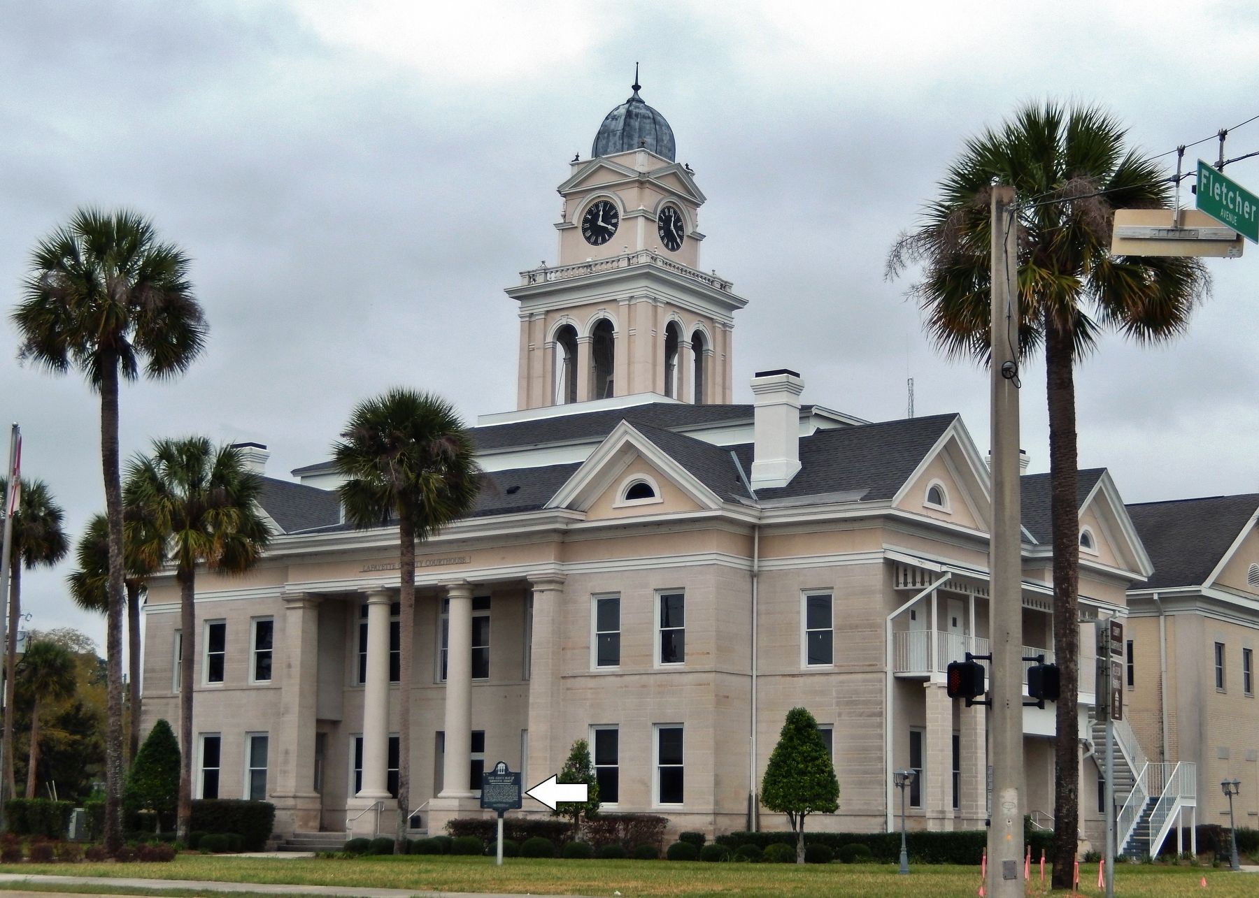 Lafayette County Courthouse (<i>southeast corner view; marker visible near center</i>) image. Click for full size.