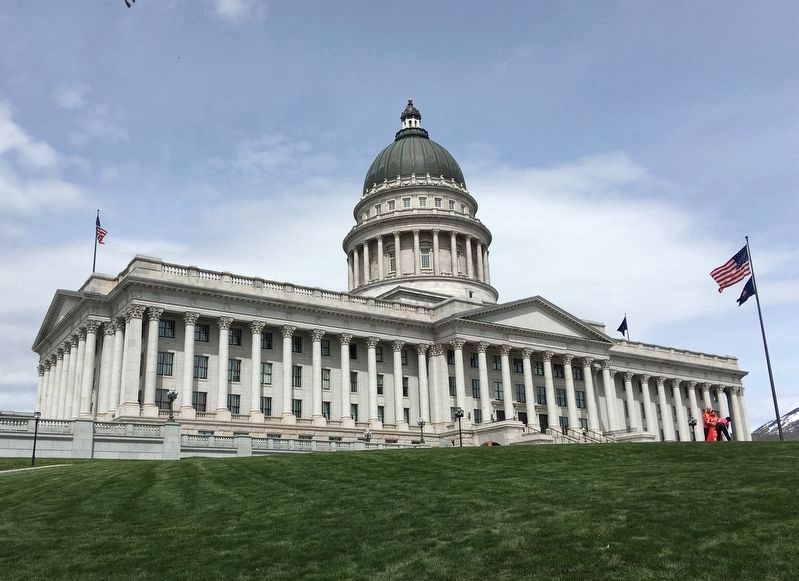 Utah State Capitol Building image. Click for full size.