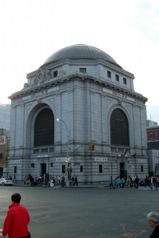 HSBC/ formerly Republic National Bank/ originally Citizen's Savings Bank. Click for full size. HSBC/ formerly Republic National Bank/ originally Citizen's Savings Bank image. Click for full size.