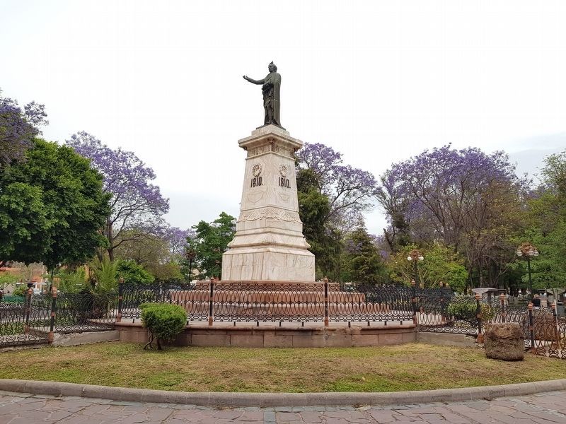 Monument to Miguel Hidalgo image. Click for full size.