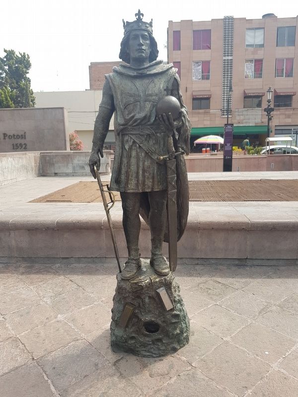 A nearby statue of San Luis (Saint Louis IX of France), namesake of the city image. Click for full size.