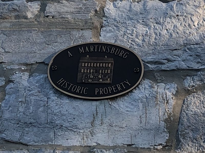 Additional plaque on the building image. Click for full size.