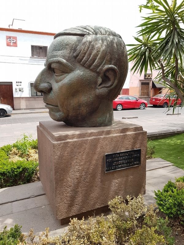A nearby bust of Benito Jurez (Joaqun Arias, 1970) image. Click for full size.