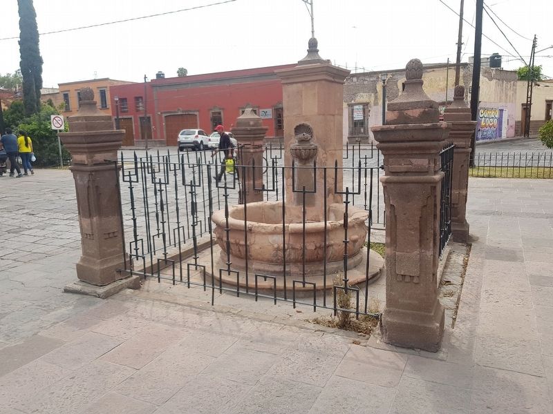 A small fountain, some meters further south of the Water Reservoir image. Click for full size.