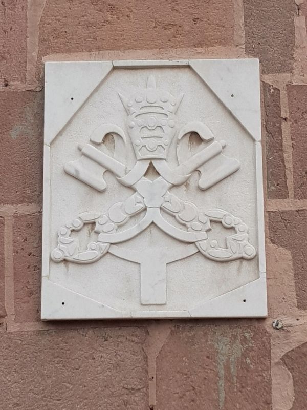 A Papal coat of arms on the Basilica de Guadalupe image. Click for full size.