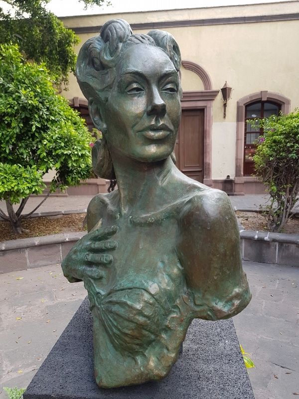 Lupe Vélez bust by Emilio Borjas image. Click for full size.