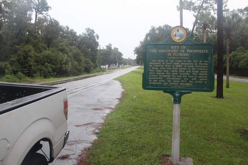 Site of the Discovery of Phosphate in Florida Marker looking east on CR 40 image. Click for full size.