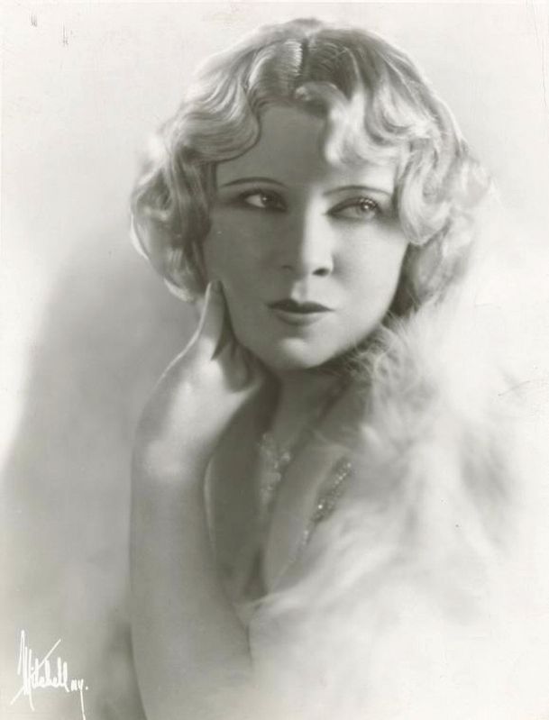 Publicity photo of Mae West image. Click for full size.