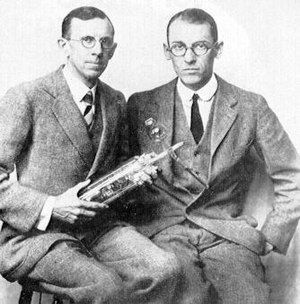 Clinton Davisson & Lester Germer, 1927 image. Click for full size.