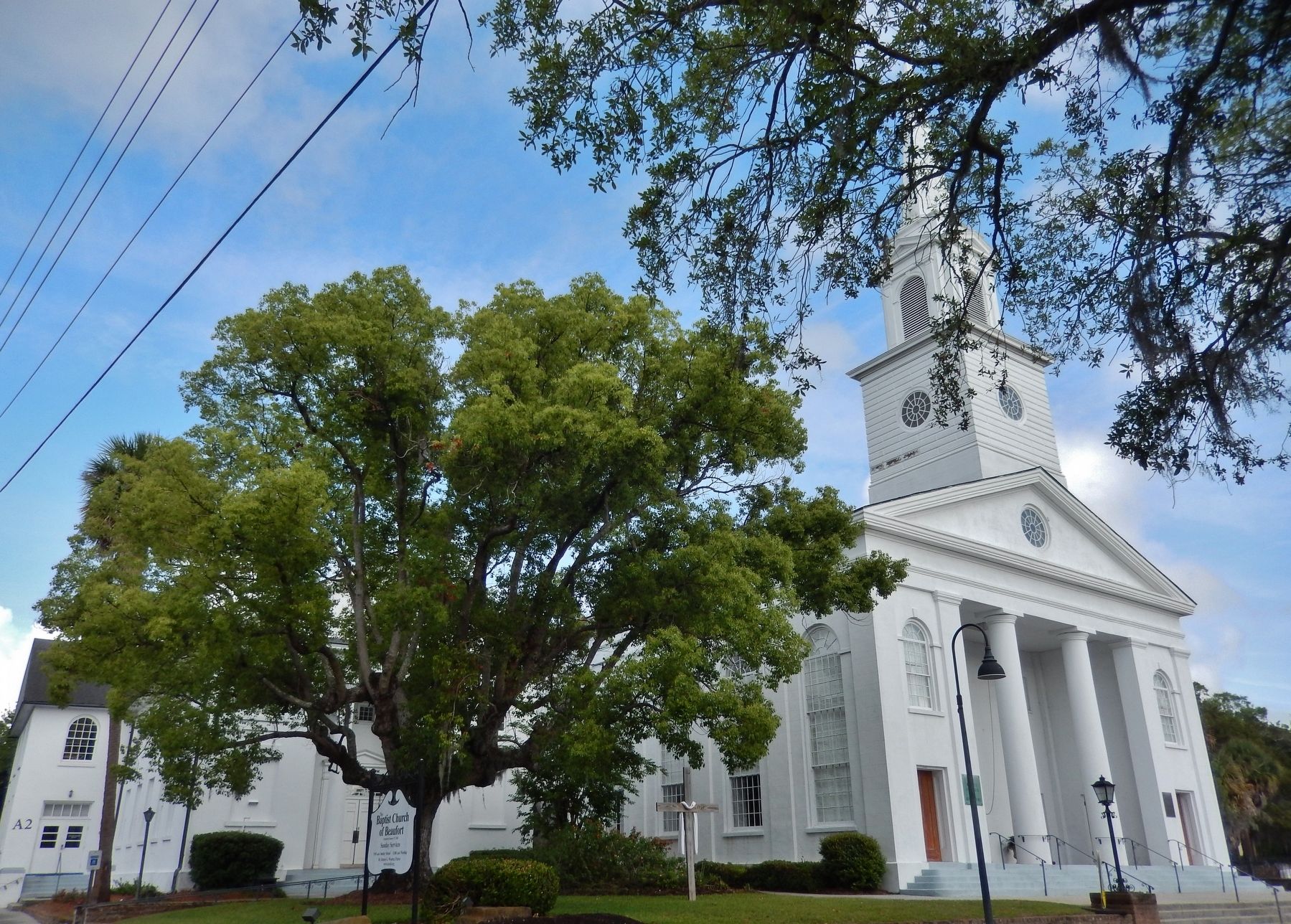 Baptist Church of Beaufort (<i>southeast corner view</i>) image. Click for full size.