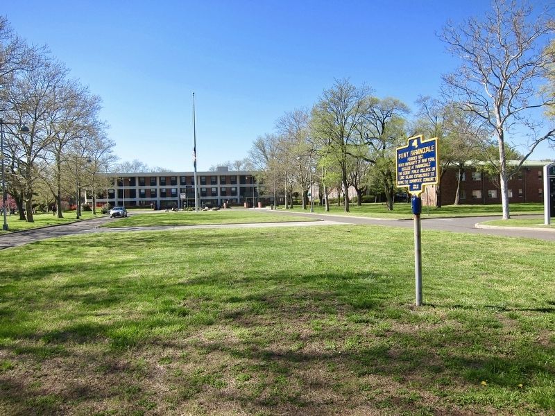 SUNY Farmingdale Marker - wide view. Click for full size. SUNY Farmingdale Marker - wide view image. Click for full size.