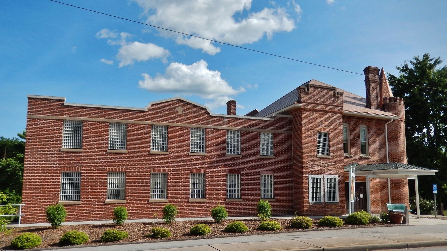 Pickens County Museum/Old Pickens Gaol (<i>north/front side; wide view from Johnson Street</i>) image. Click for full size.
