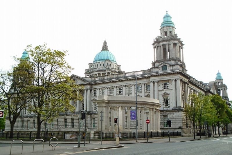 Belfast City Hall image. Click for full size.