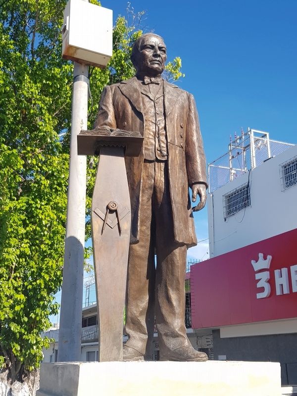Benito Juárez García statue. Click for full size. Benito Juárez García statue image. Click for full size.