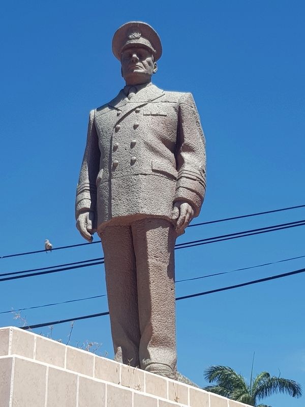 Othón Pompeyo Blanco Núñez de Cáceres statue image. Click for full size.