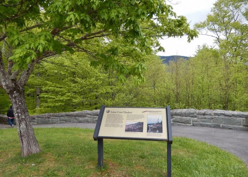 Linn Cove Viaduct Marker (<i>wide view • trail to Viaduct observation point in background</i>) image. Click for full size.
