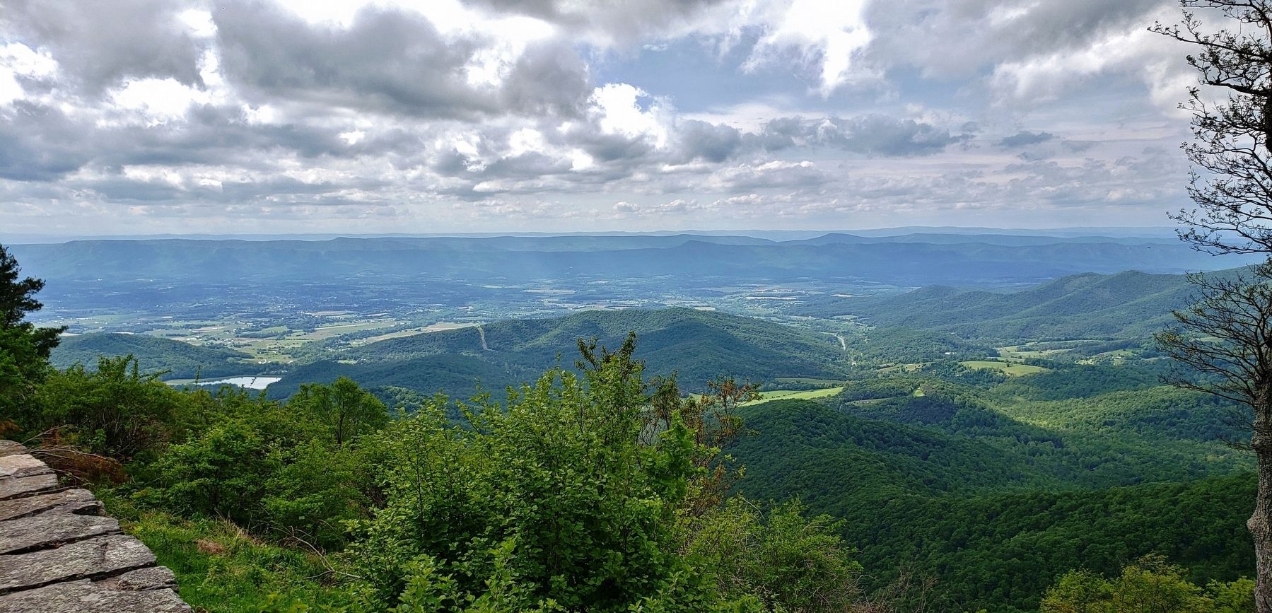 Blue Ridge Mountains & Shenandoah River Valley (<i>view northwest from marker</i>) image. Click for full size.