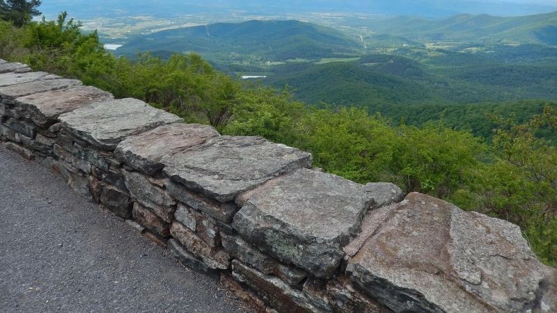 Jewell Hollow Overlook wall<br>(<i>view from near marker</i>). Click for full size. Jewell Hollow Overlook wall<br>(<i>view from near marker</i>) image. Click for full size.