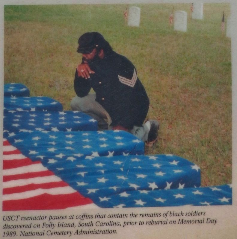 Marker detail: Memorial Day 1989 image. Click for full size.
