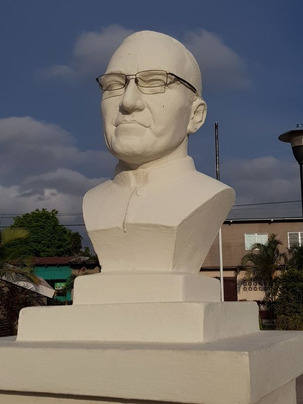The monument's bust of Monsignor Oscar Romero Arnulfo image. Click for full size.