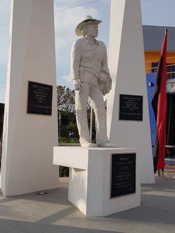 Francisco Rivera Quintero statue image. Click for full size.