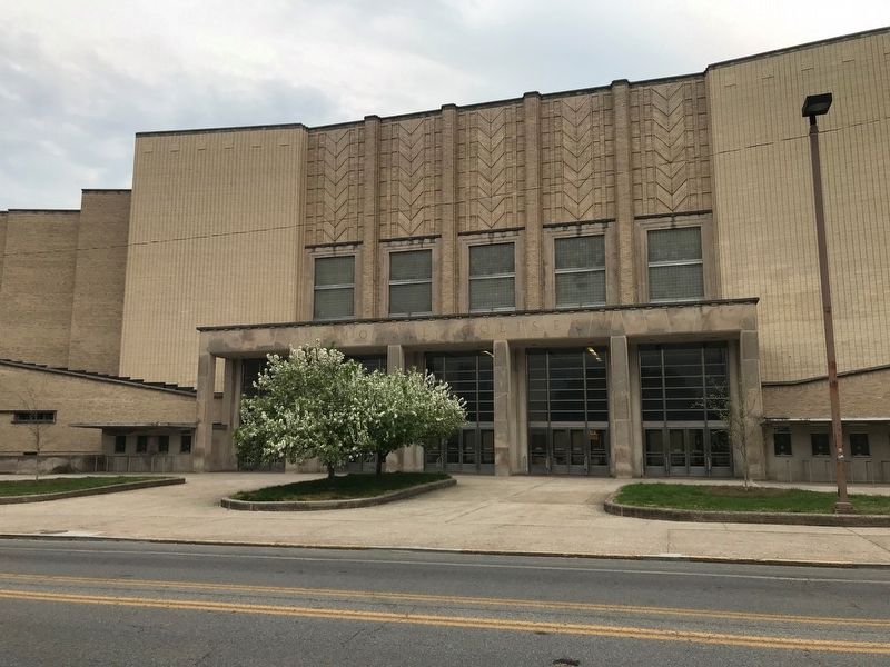 Memorial Coliseum image. Click for full size.