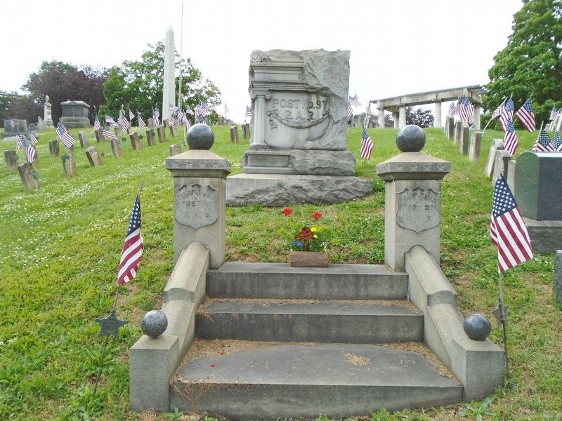 Civil War Memorial and Veterans Section image. Click for full size.