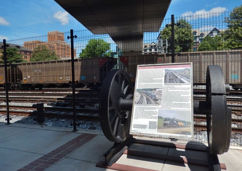 Today's Rail Traffic Marker<br>(<i>wide view &bull; Market Street Walkway is overhead</i>) image. Click for full size.