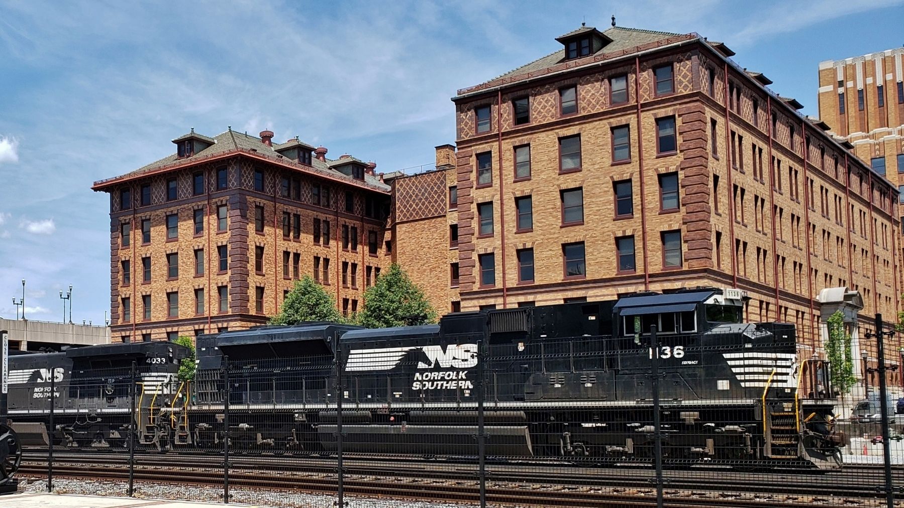 Norfolk Southern Locomotives passing through station (<i>near marker</i>) image. Click for full size.