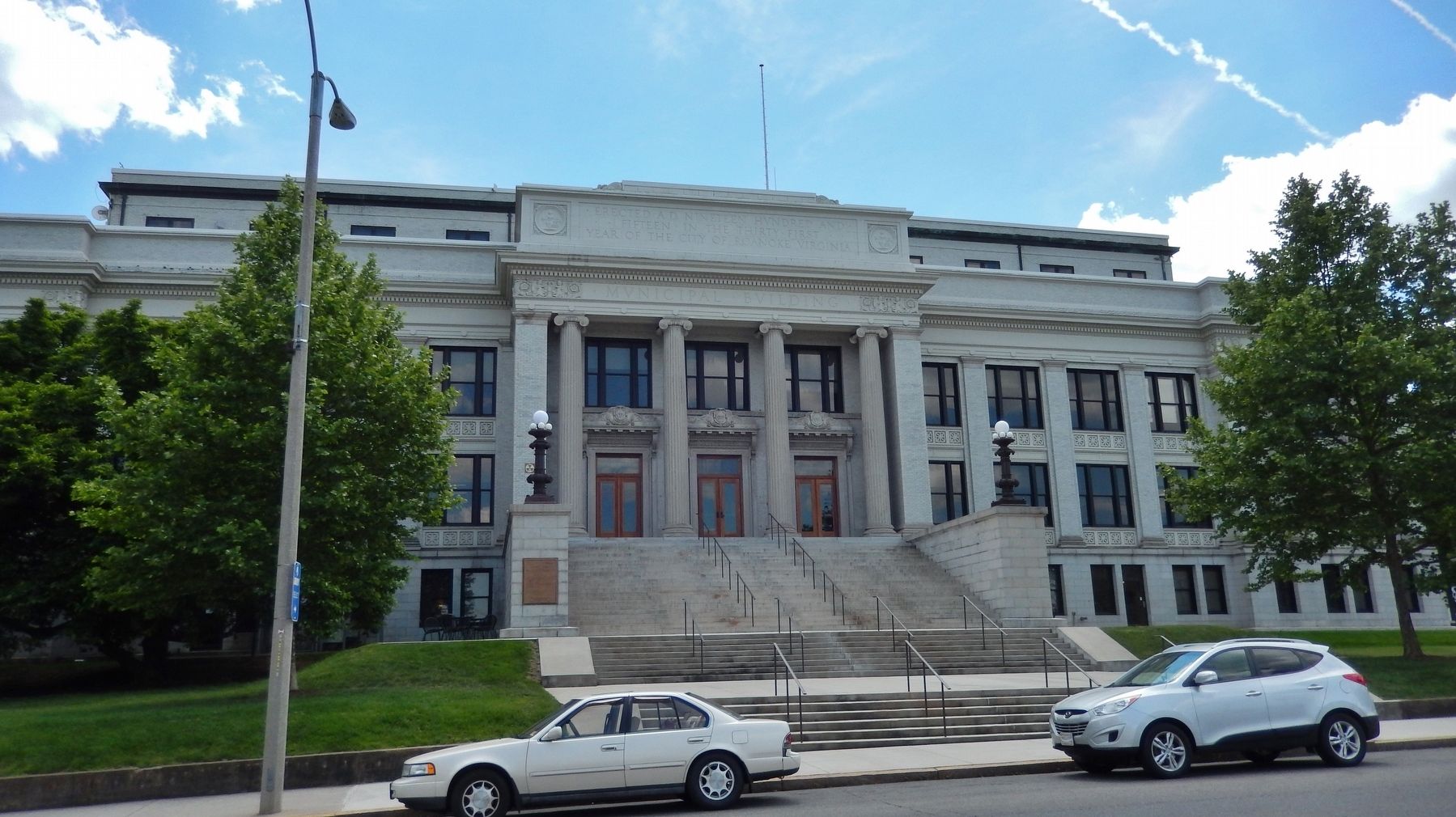 Roanoke Municipal Building<br>(<i>north side view from Campbell Avenue</i>) image. Click for full size.