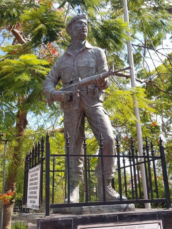 Nestor A. Izquierdo statue by Tony López image. Click for full size.