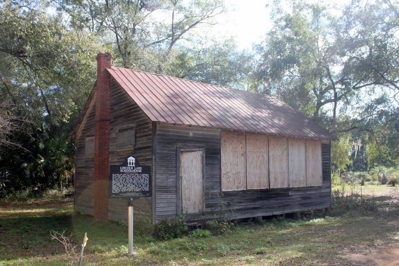 Lincoln Lane Schoolhouse and Marker image. Click for full size.