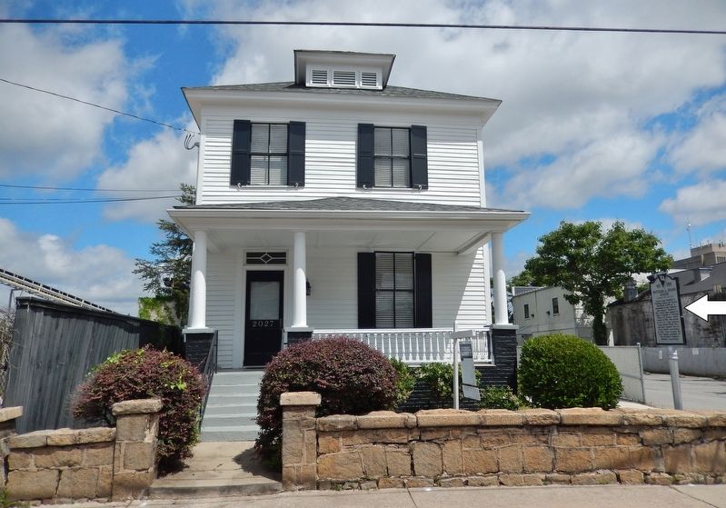 Matilda A. Evans House<br>(<i>front view from Taylor Street &bull; marker visible on right</i>) image. Click for full size.