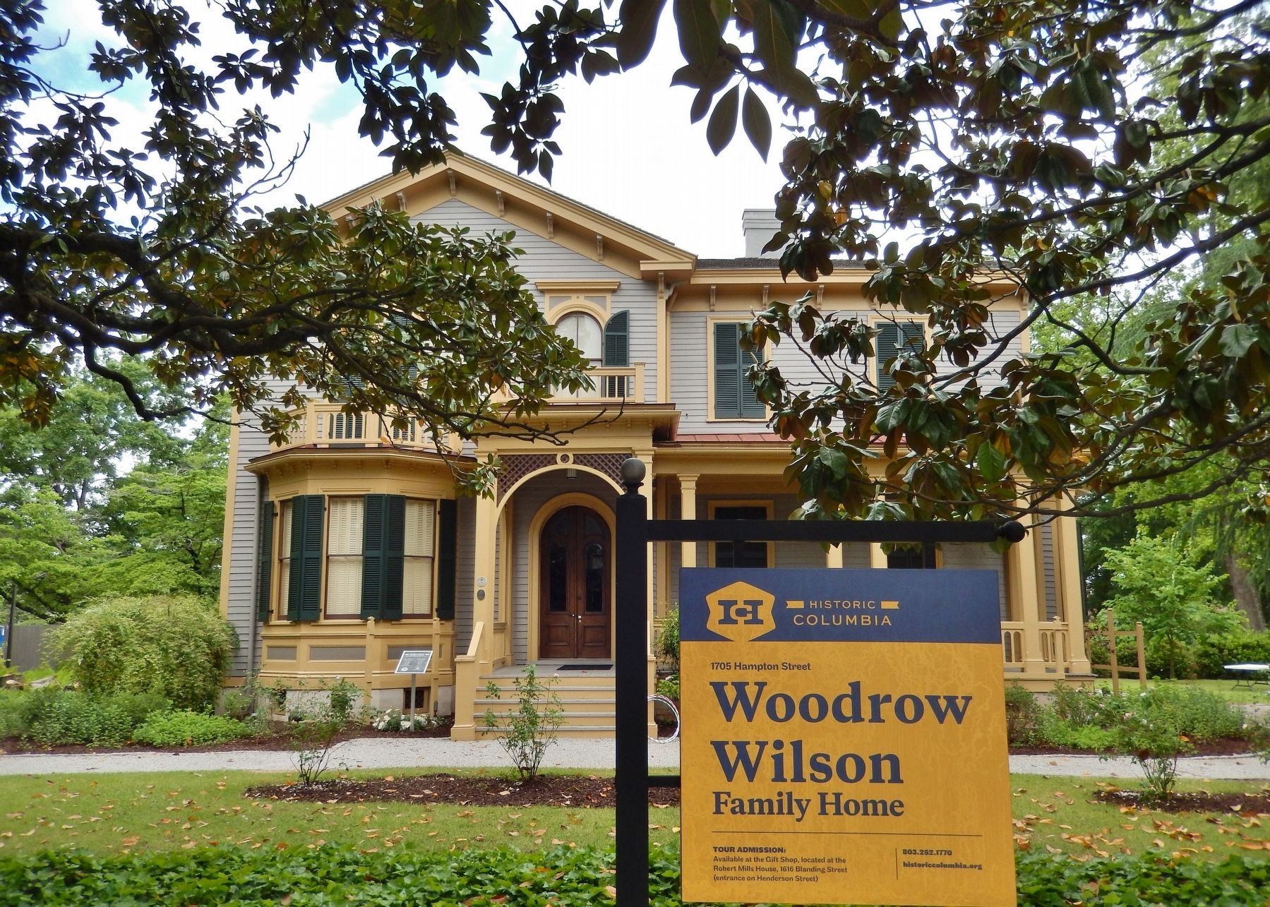 Woodrow Wilson Family Home (<i>front view from Hampton Street</i>) image. Click for full size.