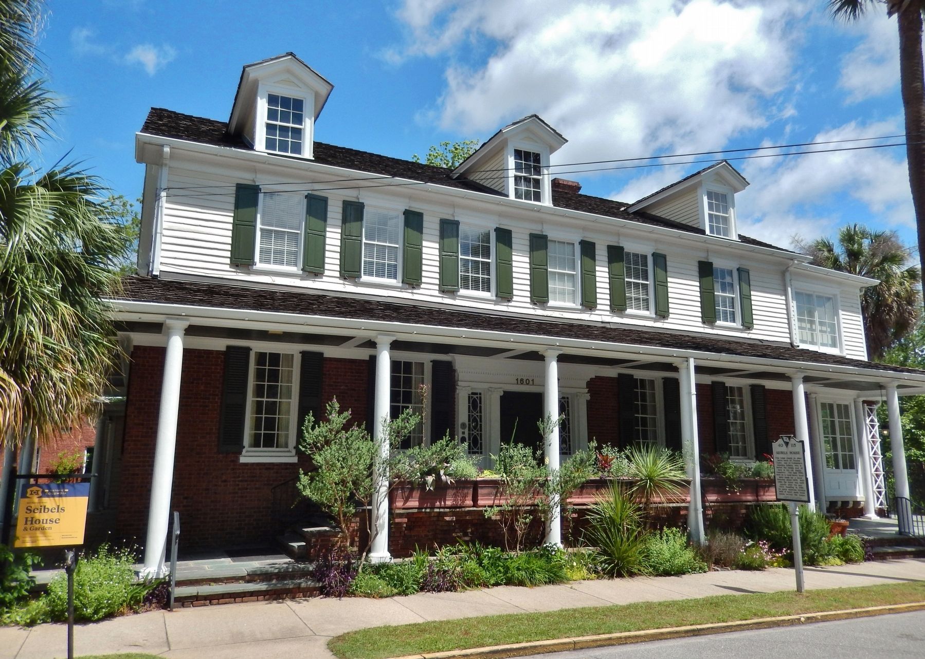 Siebels House (<i>front view from Richland Street</i>) image. Click for full size.