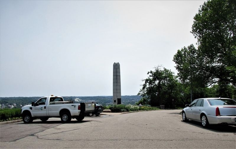 Ohio River Monument image. Click for full size.