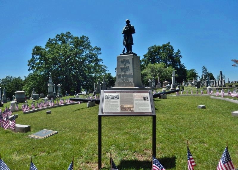Prospect Hill Soldiers' Lot Marker<br>(<i>wide view • Civil War Memorial in background</i>) image. Click for full size.