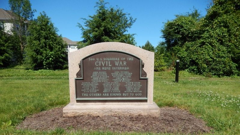 500 U.S. Soldiers of the Civil War are Here Interred Marker (<i>wide view</i>) image. Click for full size.