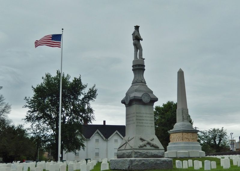 Maryland Naval Monument (<i>wide view from southwest • Maryland Sons monument on right</i>) image. Click for full size.