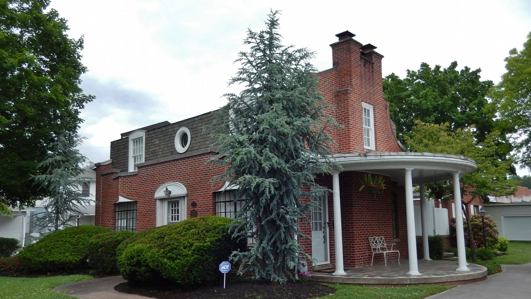 Dwight and Kate Wade House (<i>southeast corner view</i>) image. Click for full size.