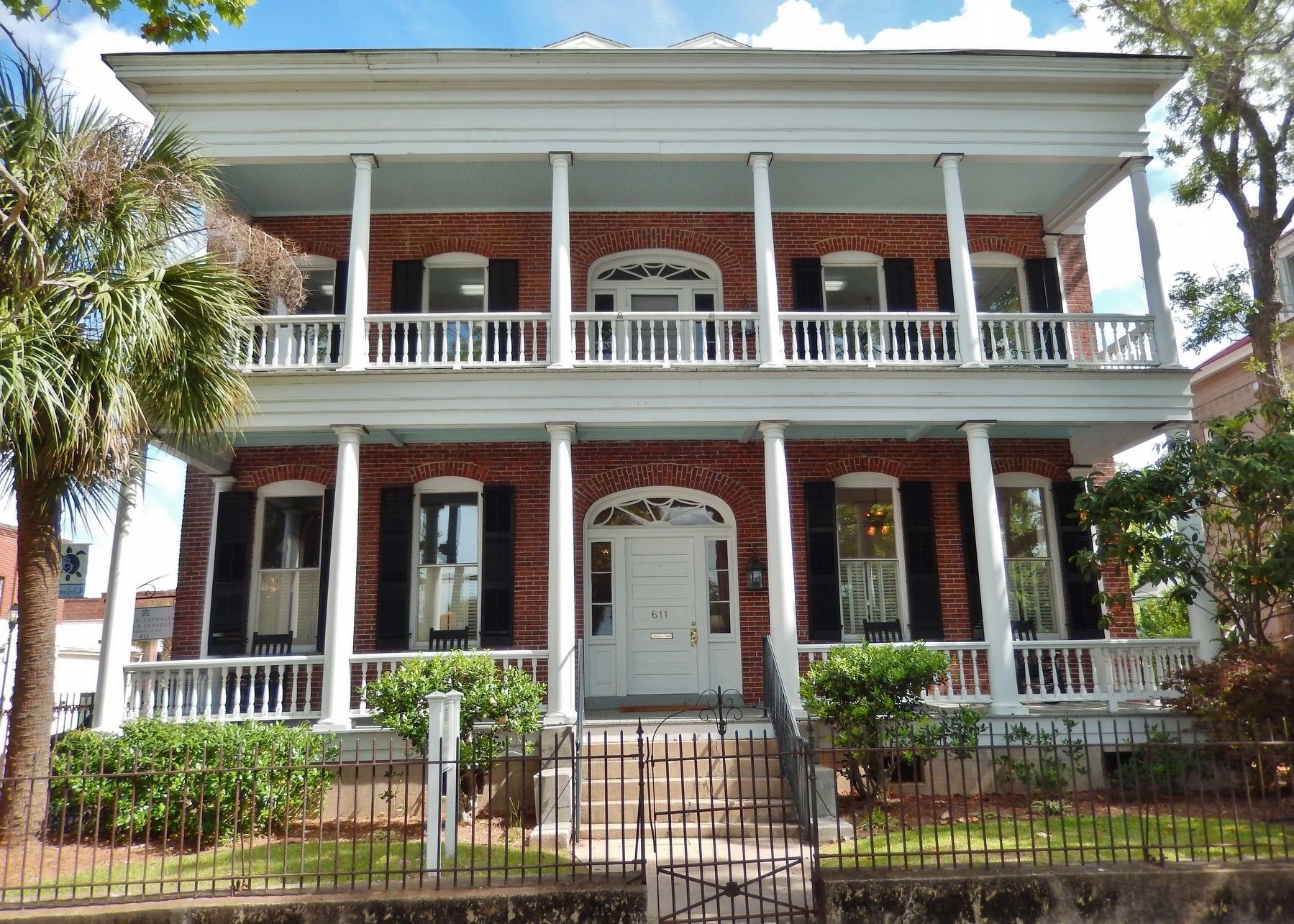 The Wallace House (<i>early 19th century wrought iron fence in front</i>) image. Click for full size.