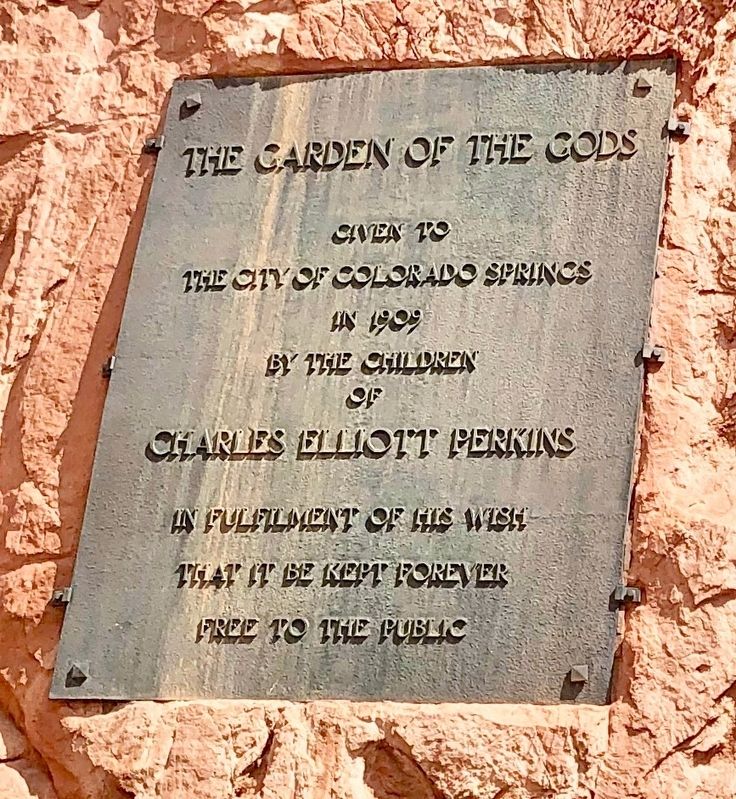 Nearby dedication plaque of the gift to the city. image. Click for full size.