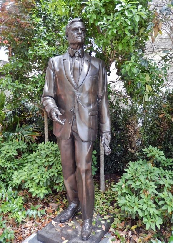 Ernest F. "Fritz" Hollings Statue image. Click for full size.