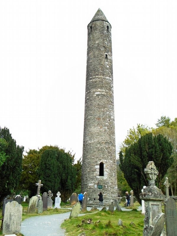 An Cloigtheach / The Round Tower image. Click for full size.