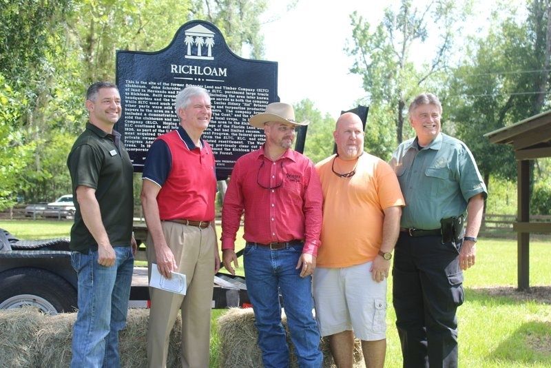 Richloam Marker with dignitaries at dedication image. Click for full size.