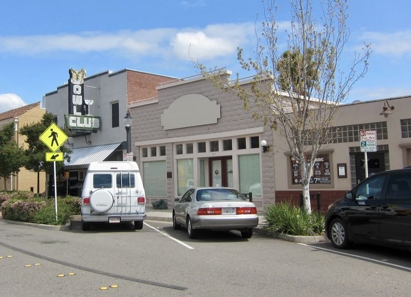 Roseville Tribune and Register Building and Marker. Click for full size. Roseville Tribune and Register Building and Marker image. Click for full size.