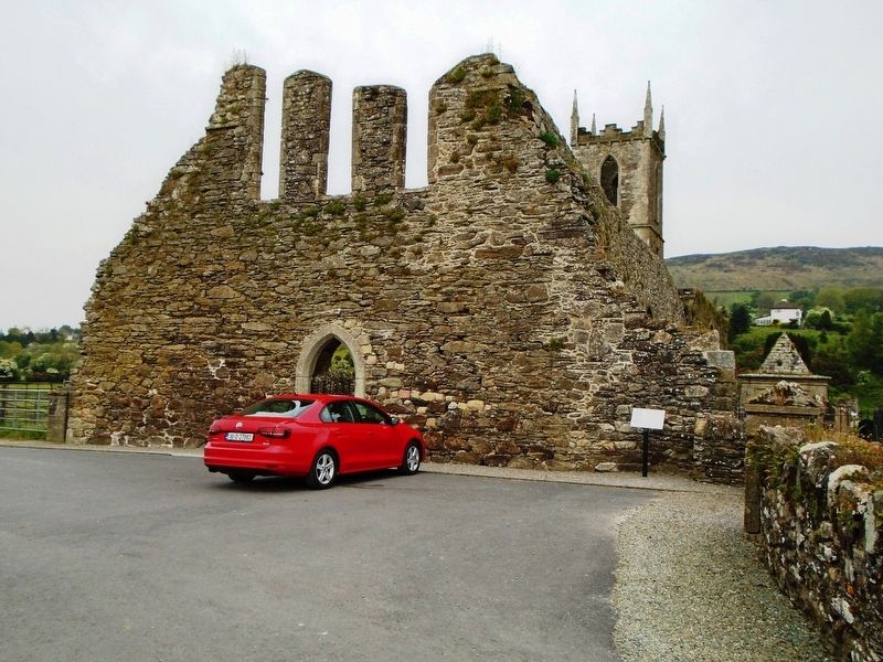Mainistir Bhealach Conglais / Baltinglass Abbey and Marker image. Click for full size.