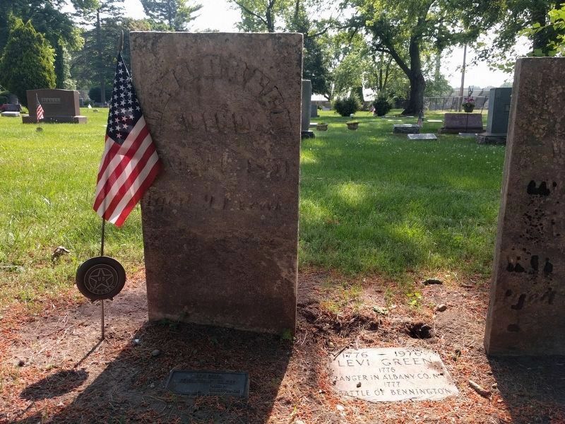 Burial site of Levi Green, U.S. Revolutionary War soldier image. Click for full size.